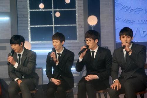 2AM 연예인 / 2AM “1년 5개월 만에 컴백, 죄송하고 영광이다”