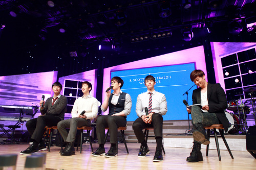 2AM 연예인 / 2AM쇼케이스02 / 2AM, 전세계 팬들과 함께한 쇼케이스로 활동본격화