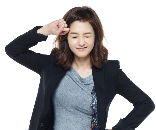 강혜정(배우)\r\n1년여 만에 브라운관에 복귀하는 배우 강혜정이 시간을 거스르는 일명 ‘벤자민 외모’로 화제를 낳고 있다. 오는 4월 2일 첫방송되는 tvN 새 월화드라마 ‘결혼의 꼼수’ 여주인공 강혜정의 러블리한 캐릭터 컷이 공개됐다.