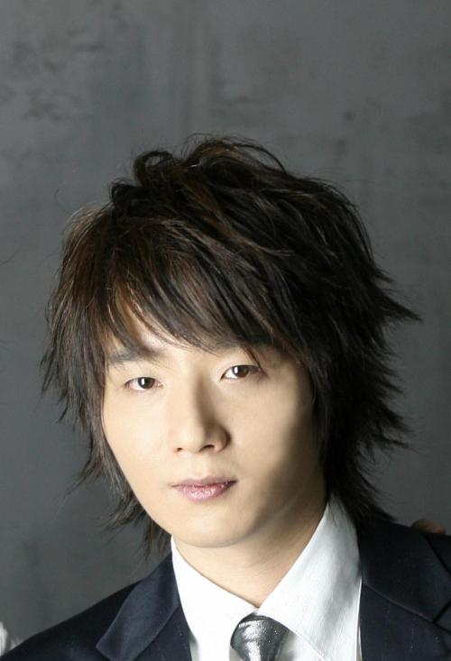 최성빈(가수)\r\n가수 겸 보컬트레이너 최성빈이 아이돌 그룹 전문 인큐베이팅 프로그램을 개발했다.