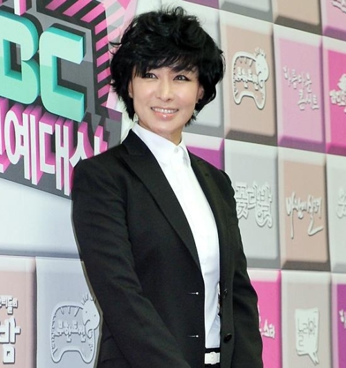 적우(가수) \r\n가수 적우가 새 앨범을 발표하고 팬들을 찾는다.
