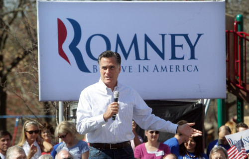 <YONHAP PHOTO-0135> Republican Presidential candidate Mitt Romney addresses a crowd of supporters as he visits Kirkwood, Missouri on March 13, 2012. UPI/Bill Greenblatt/2012-03-14 05:47:46/ <저작권자 ⓒ 1980-2012 ㈜연합뉴스. 무단 전재 재배포 금지.>
Republican presidential candidate Mitt Romney addresses a crowd of supporters as he visits Kirkwood, Missouri, Tuesday.  UPI-Yonhap News