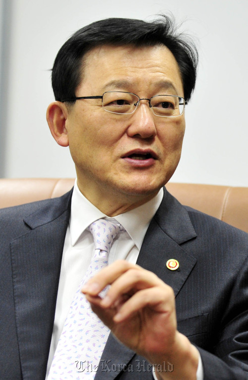 홍석우 지식경제부장관<br />김명섭 기자 msiron@
Hong Suk-woo
