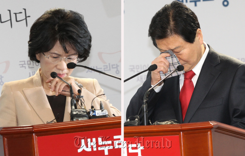 <YONHAP PHOTO-0537> 새누리당 친이계 중진의원의 사퇴 눈물 (서울=연합뉴스) 김병만 기자 = 새누리당 친이계 중진의원인 진수희(왼쪽), 안상수 의원이 15일 오전 서울 여의도당사에서 열린 기자회견 도중 당잔류를 선언하며 눈물을 흘리고 있다. 2012.3.15 kimb01@yna.co.kr/2012-03-15 12:53:28/ <저작권자 ⓒ 1980-2012 ㈜연합뉴스. 무단 전재 재배포 금지.>
Reps. Chin Soo-hee (left) and Ahn Sang-soo announce Thursday their decision to stay in the party despite their failure to win nomination.  Yonhap News
