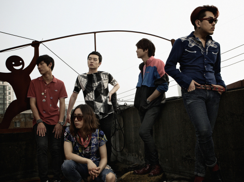 칵스(가수)\r\n밴드 칵스(THE KOXX, 박선빈, 이현송, 이수륜, 신사론, 숀)가 KBS 밴드 서바이벌 ‘TOP 밴드 2’의 출사표를 던졌다.