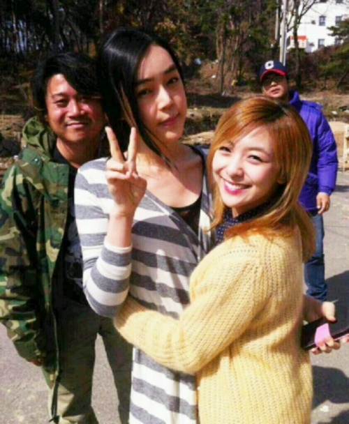 루나 연예인 / f(x) 루나, 트랜스젠더 모델 최한빛과 다정한 포즈 ‘넓은 인맥’