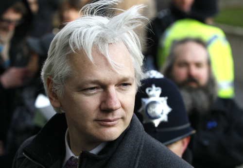 <YONHAP PHOTO-0674> FILE - In this Feb. 1, 2012 file photo, Julian Assange, the 40-year-old WikiLeaks founder, arrives at the Supreme Court in London. WikiLeaks said Assange, currently under virtual house arrest in Britain, will run for a seat in the Australian Senate in elections due late next year despite facing criminal charges in Sweden. (AP Photo/Kirsty Wigglesworth, File)/2012-03-17 21:48:51/ <저작권자 ⓒ 1980-2012 ㈜연합뉴스. 무단 전재 재배포 금지.>
Julian Assange   AP-Yonhap News