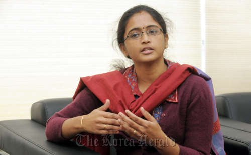 한남동 인도문화원./ 안훈기자 rosedale@ 2012.03.13
Banu Prakash, director of the Indian Cultural Center. Ahn Hoon/The Korea Herald