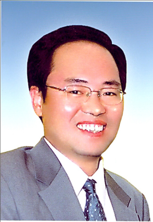 한호연(기업인,정당인)\r\n새누리당의 뒤늦은 공천, 민주당의 공천 철회, 무소속 후보의 난립 등으로 강원 동해-삼척 4.11 총선 판세가 오리무중으로 치닫는 가운데, 민주통합당 한호연 예비후보가 지역내 민주당 신뢰 회복을 위해 조속한 후보 공천을 촉구했다.