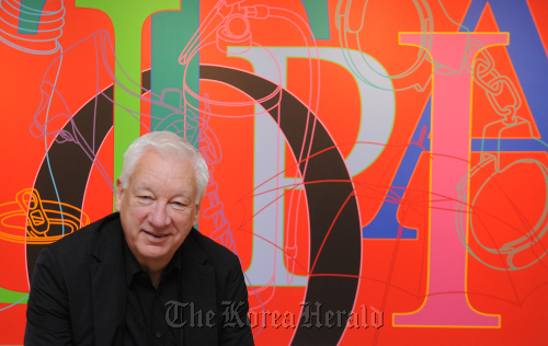 Michael Craig-Martin poses in front of his work “Utopia” at Gallery Hyundai in Sagan-dong, Seoul.  Lee Sang-sub/The Korea Herald