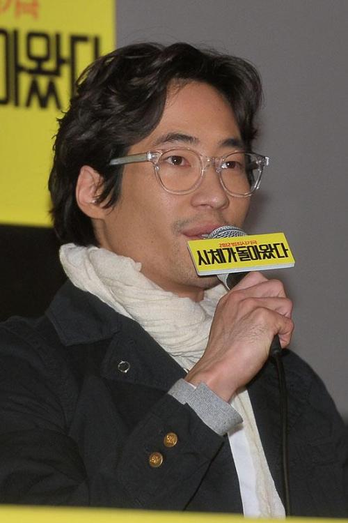 류승범(영화배우, DJ)\r\n류승범은 3월 19일 오후 2시 서울 왕십리 CGV에서 열린 영화 ‘시체가 돌아왔다’(감독 우선호) 언론시사회에 참석해 취재진들과 만남을 가졌다.