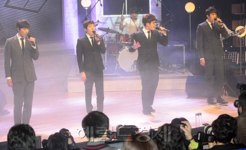 2am 신곡발표 청담동 일지아트홀. 박해묵 기자/mook@\r\n2am 신곡발표 청담동 일지아트홀. 박해묵 기자/mook@