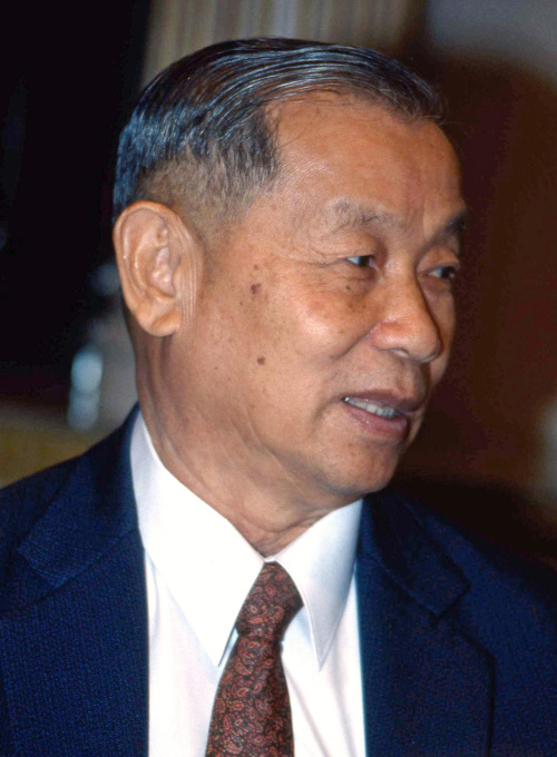 <YONHAP PHOTO-0466> In this undated photo, Thai billionaire Chaleo Yoovidhya is shown. Chaleo, who created the renowned Red Bull energy drink three decades ago, died of natural causes at the age of 89 on Saturday, March 17, 2012, Thai state media said. (AP Photo/Matichon Newspaper) THAILAND OUT/2012-03-17 17:43:12/ <저작권자 ⓒ 1980-2012 ㈜연합뉴스. 무단 전재 재배포 금지.>
Chaleo Yoovidhya