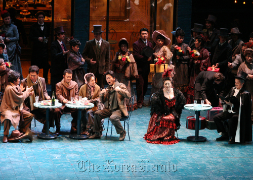 A scene from “La Boheme” staged by Korea National Opera at Seoul Arts Center in 2007.  KNO
