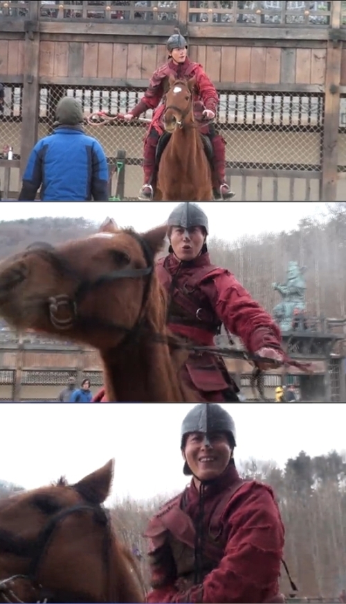 김주혁(탤런트,영화배우)\r\n배우 김주혁이 MBC 주말드라마 ‘무신’ 촬영장의 분위기 메이커로 등극했다.