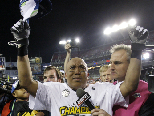 In this Feb. 1, 2009 file photo, Pittsburgh Steelers wide receiver Hines Ward reacts after the Steelers defeated the Arizona Cardinals 27-23 to win the NFL Super Bowl XLIII football game, in Tampa, Florida. (AP-Yonhap News)