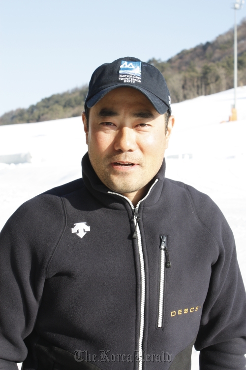 Byun Jong-moon, head coach of the Korean alpine skiing team.
Oh Kyu-wook/The Korea Herald
Byun Jong-moon, head coach of the Korean alpine skiing team.
Oh Kyu-wook/The Korea Herald