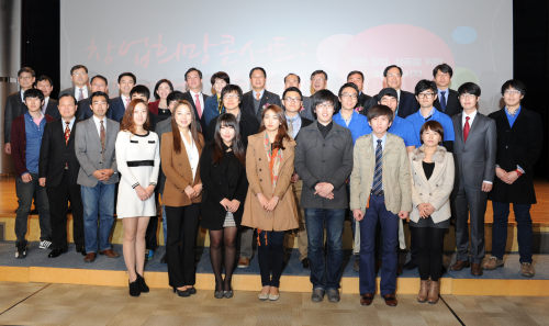 <YONHAP PHOTO-1091> 기업가정신재단 출범 1주년 기념식 개최 (서울=연합뉴스) 22일 포스코센터에서 기업가정신 확산의 구심점 역할을 수행한 한국청년기업가정신재단이 출범 1주년 기념식을 개최했다. 2012.3.22 << 중소기업청 >> photo@yna.co.kr/2012-03-22 15:44:23/ <저작권자 ⓒ 1980-2012 ㈜연합뉴스. 무단 전재 재배포 금지.>\r\n<YONHAP PHOTO-1091> 기업가정신재단 출범 1주년 기념식 개최 (서울=연합뉴스) 22일 포스코센터에서 기업가정신 확산의 구심점 역할을 수행한 한국청년기업가정신재단이 출범 1주년 기념식을 개최했다. 2012.3.22 << 중소기업청 >> photo@yna.co.kr/2012-03-22 15:44:23/ <저작권자 ⓒ 1980-2012 ㈜연합뉴스. 무단 전재 재배포 금지.>