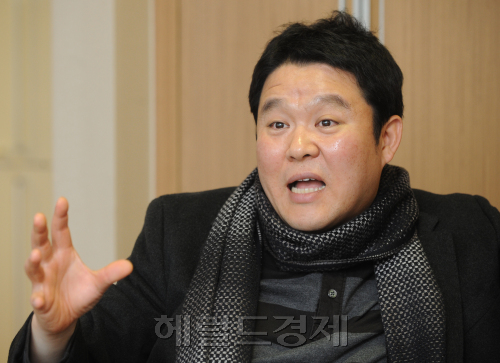 김구라 인터뷰.<br />이상섭 기자. babtong@heraldm.com 2012.03.19\r\n김구라 인터뷰.\n이상섭 기자. babtong@heraldm.com 2012.03.19