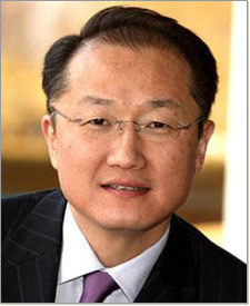 김용(대학총장, 교수)\r\n버락 오바마 미국 대통령이 세계은행(WB) 차기 총재 후보로 김용 다트머스대 총장을 추천한 것은 ‘이상적인 선택(the ideal chioice)’이라는 평가가 내려졌다.