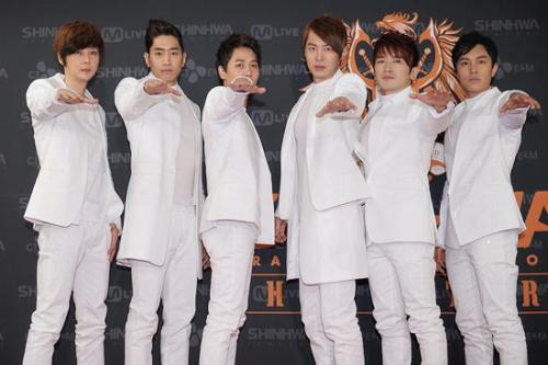 신화(가수)\r\n신화는 3월 25일 오후 3시 서울 올림픽공원 내 체조경기장에서 열린 ‘2012 신화 그랜드 투어 인 서울-더 리턴’ 기자간담회에 참석해 “지난 24일 공연 후 모니터를 했는데 멤버 모두 힘들어하는 것을 찾아볼 수 없었다. 굉장했다”고 말했다.