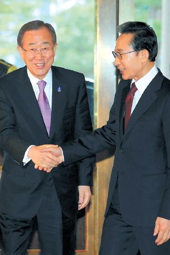Lee kicks off summit diplomacy