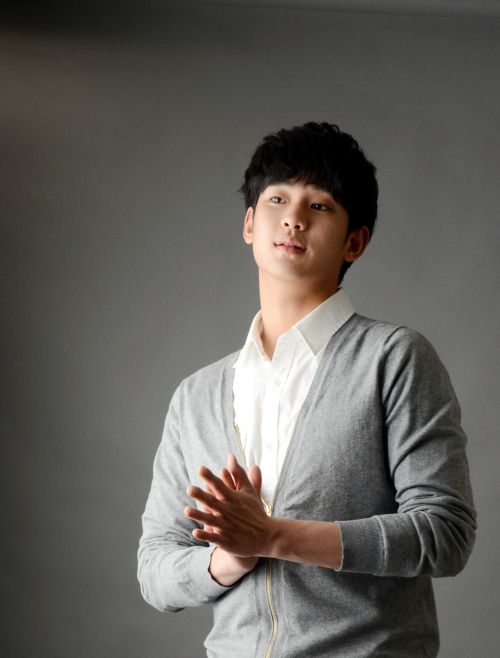 배우 김수현 본사방문. 박현구 기자phko@heraldm.com 2012.03.21\r\n배우 김수현 본사방문. 박현구 기자phko@heraldm.com 2012.03.21