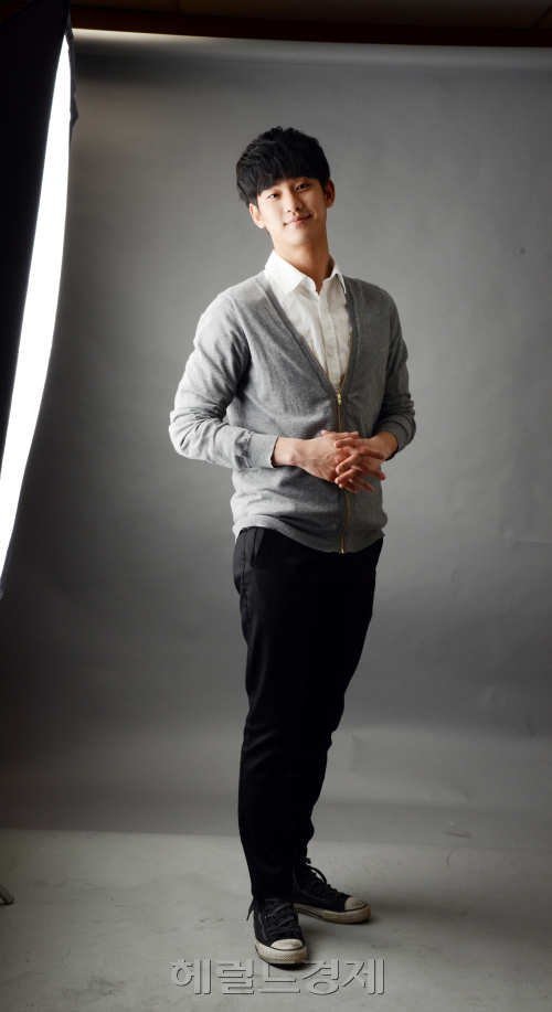 배우 김수현 본사방문. 박현구 기자phko@heraldm.com 2012.03.21\r\n배우 김수현 본사방문. 박현구 기자phko@heraldm.com 2012.03.21