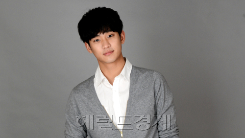 배우 김수현 본사방문. 박현구 기자phko@heraldm.com 2012.03.21\r\n배우 김수현 본사방문. 박현구 기자phko@heraldm.com 2012.03.21