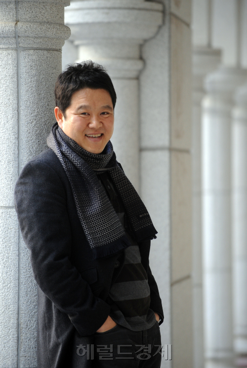 김구라 인터뷰.<br />이상섭 기자. babtong@heraldm.com 2012.03.19\r\n김구라 인터뷰.\r\n이상섭 기자. babtong@heraldm.com 2012.03.19