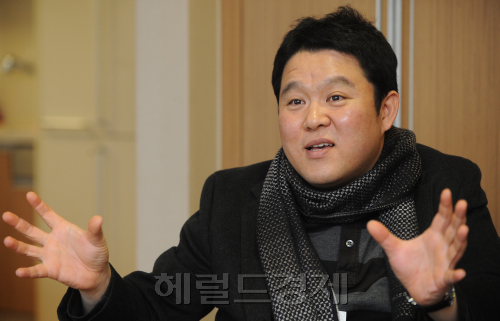김구라 인터뷰.<br />이상섭 기자. babtong@heraldm.com 2012.03.19\r\n김구라 인터뷰.\n이상섭 기자. babtong@heraldm.com 2012.03.19