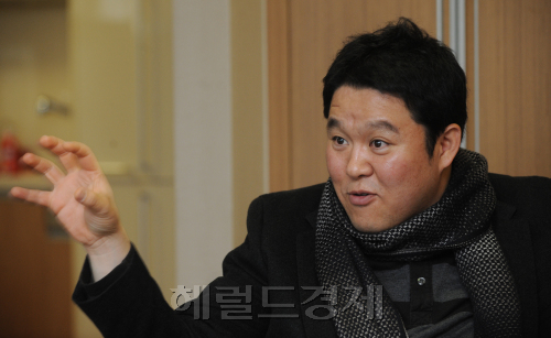 김구라 인터뷰.<br />이상섭 기자. babtong@heraldm.com 2012.03.19\r\n김구라 인터뷰.\n이상섭 기자. babtong@heraldm.com 2012.03.19
