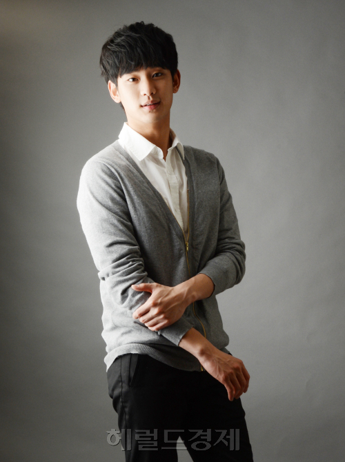 배우 김수현 본사방문. 박현구 기자phko@heraldm.com 2012.03.21\r\n배우 김수현 본사방문. 박현구 기자phko@heraldm.com 2012.03.21