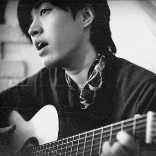 타블로(가수)\r\n3월 26일 소속사 YG엔터테인먼트 관계자는 본지와의 전화통화에서 “타블로의 부친이 오늘(26일)오전 10시 40분께 오래 앓고 있던 간암으로 별세하셨다”고 밝혔다.