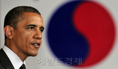제2차 핵안보정상회의에 참석한 오바마 미국 대통령이 26일 오전 한국외대에서 연설을 하고 있다.김명섭 기자 msiron@
제2차 핵안보정상회의에 참석한 오바마 미국 대통령이 26일 오전 한국외대에서 연설을 하고 있다.김명섭 기자 msiron@