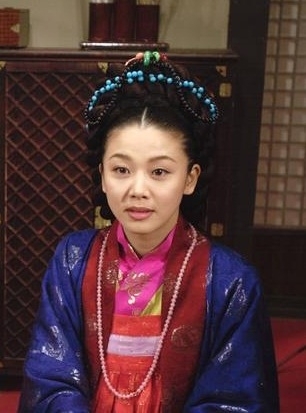 박상아(탤런트,영화배우)\r\n탤런트 박상아와 현재 남편인 전재용이 비밀결혼을 올렸다는 주장이 나와 관심을 끌고 있다.