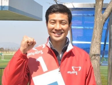 문대성(교수,정당인)\r\n 부산 사하갑 새누리당 문대성 후보가 민주통합당이 제기한 논문표절 의혹에 대해 “정치 공작”이라며 반격에 나섰다.\r\n　