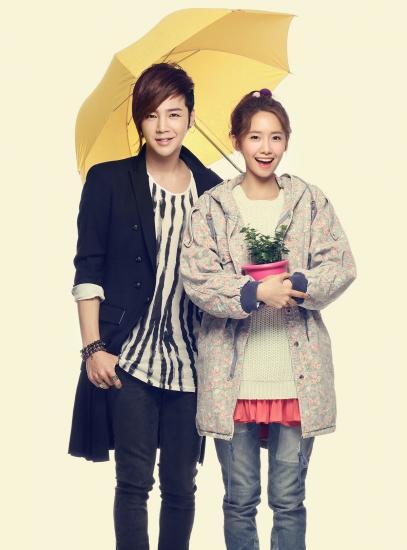 장근석(탤런트,영화배우)/윤아(가수,탤런트/소속그룹-소녀시대)\r\n3월 26일 첫 방송한 KBS2 새 월화드라마 ‘사랑비’에 등장한 윤아는 청춘함과 순수함에서 최고봉임을 입증했다. 기존 청순함을 앞세운 여성연기자들을 압도하며 시청자들을 아련한 추억으로 이끌어갔다.