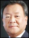 김중겸(공기업인, 전기업인)\r\n김중겸 한국전력 사장이 ‘서울 핵안보정상회의’를 해외 사업 확장의 기회로 적극 활용해 눈길을 끈다.