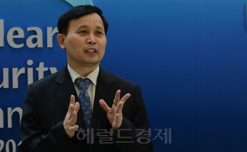 핵안보정상회의 조재철 취재지원과장.<br />정희조 기자/checho@heraldm.com 120326\r\n핵안보정상회의 조재철 취재지원과장.\n정희조 기자/checho@heraldm.com 120326\r\n핵안보정상회의 조재철 취재지원과장.\n정희조 기자/checho@heraldm.com 120326