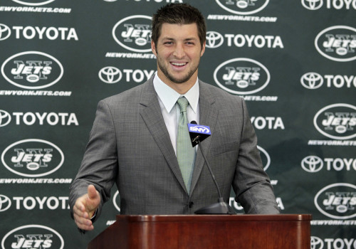 <YONHAP PHOTO-0053> Tim Tebow speaks at a press conference at the New York Jets practice facility in Florham Park, New Jersey on March 26, 2012. The New York Jets completed a trade with the Denver Broncos last week sending Tebow to the Jets. UPI /John Angelillo/2012-03-27 05:37:31/ <저작권자 ⓒ 1980-2012 ㈜연합뉴스. 무단 전재 재배포 금지.>
Tim Tebow speaks during a press conference in Florham Park, New Jersey, Monday.  UPI-Yonhap News