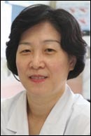 홍영미(의사,교수/이화여대)\r\n최근 들어 소아 연령에서 가장 흔한 후천성 심질환인 가와사끼병이 우리나라에서 발생 빈도가 늘고 있는 것으로 나타났다.