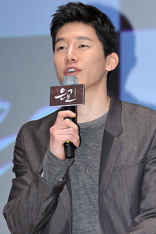 김무열(뮤지컬배우,영화배우)\r\n배우 김무열이 작품 속 캐릭터에 대한 생각을 밝혔다.
