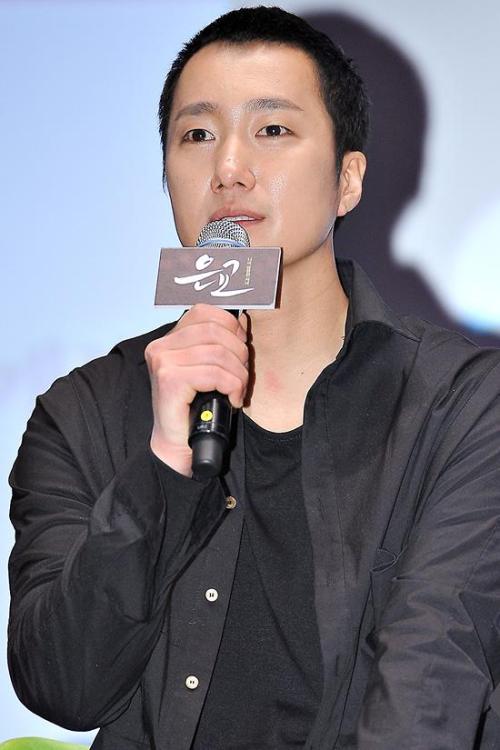 박해일(영화배우,탤런트)\r\n배우 박해일이 극중 연기호흡을 맞춘 김고은에 대해 언급해 시선을 끌었다.