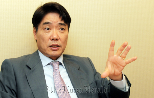 한국외국기업협회 김종식 회장 인터뷰./ 안훈기자 rosedale@ 2012.03.19
Kim Jong-shik, chairman of Korea Foreign Company Association