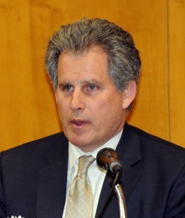 데이비드 립튼 (David Lipton/정치인, 금융인/미국 국가안전보장회의 자문)
David Lipton, first deputy managing director of IMF, speaks at a Seoul news conference Tuesday. (The Ministry of Strategy and Finance)