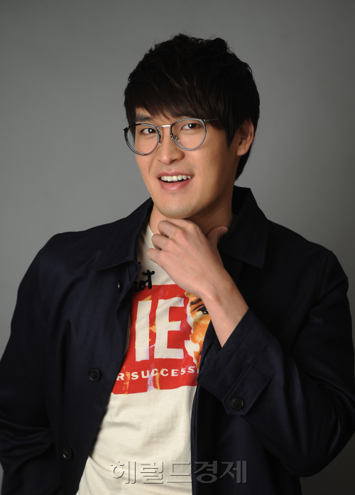 정겨운 인터뷰.<br />이상섭 기자. babtong@heraldm.com 2012.03.22\r\n정겨운 인터뷰.\n이상섭 기자. babtong@heraldm.com 2012.03.22