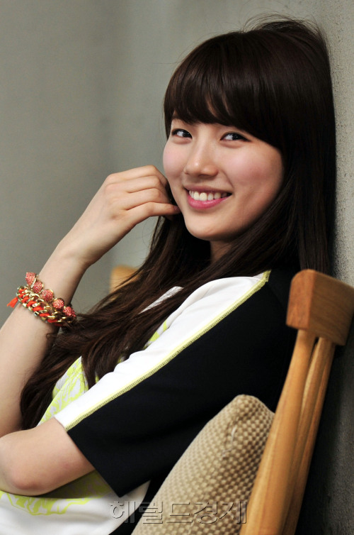 수지<br />김명섭 기자 msiron@\r\n수지\n김명섭 기자 msiron@