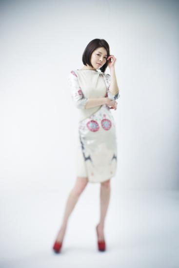 유나영/뮤지컬배우\r\n뮤지컬 배우 유나영이 이순화 디자이너 한복 패션쇼 ‘한국을 쓰다’에 모델로 발탁돼 눈길을 끌고 있다.