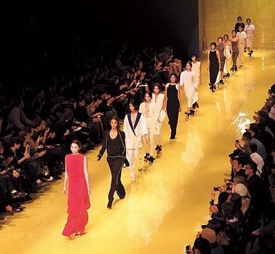 Models present designer Kim Jae-hyun’s spring/summer 2012 collection
during Seoul Fashion Week on Oct. 20, 2011 (Seoul Fashion Week)